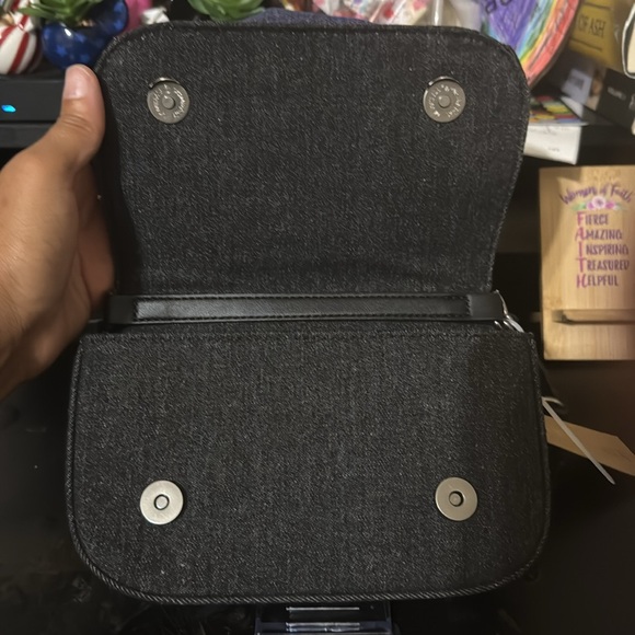 Steve Madden. Crossbody Hand painted  Borla flower - Picture 5 of 6